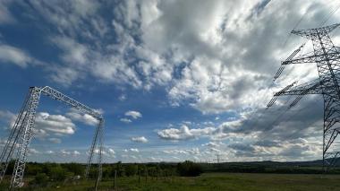Erected portal in the future R-SAH site ready for connection to the transmission system - newly built column on the right