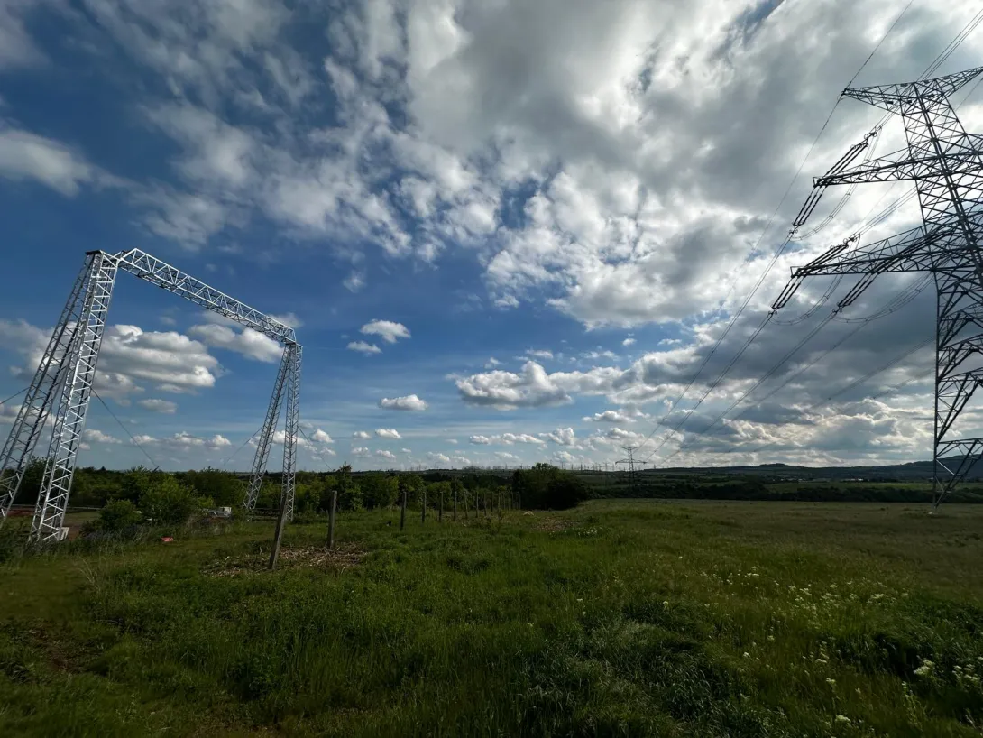 Erected portal in the future R-SAH site ready for connection to the transmission system - newly built column on the right